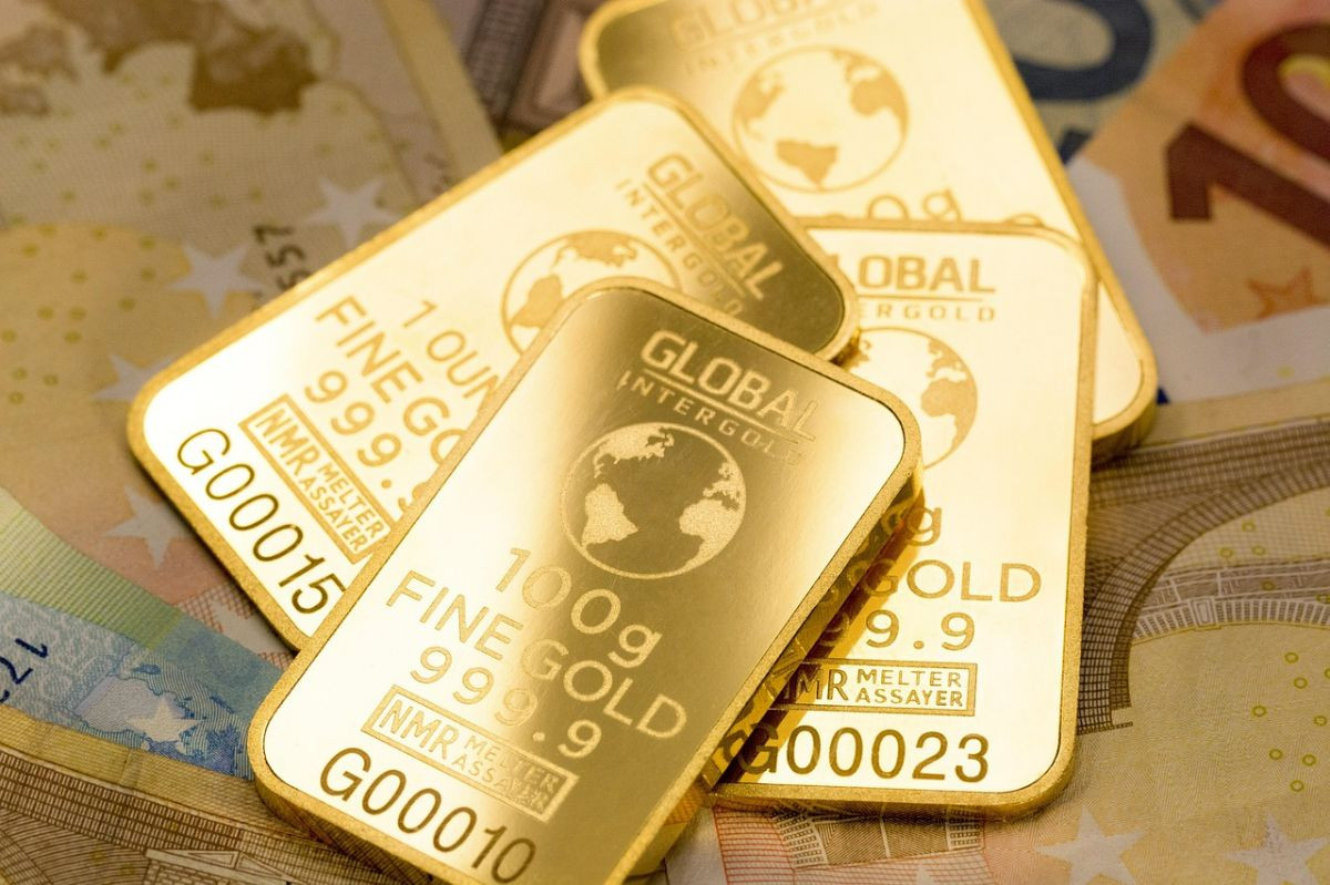 Harga Emas Antam Anjlok