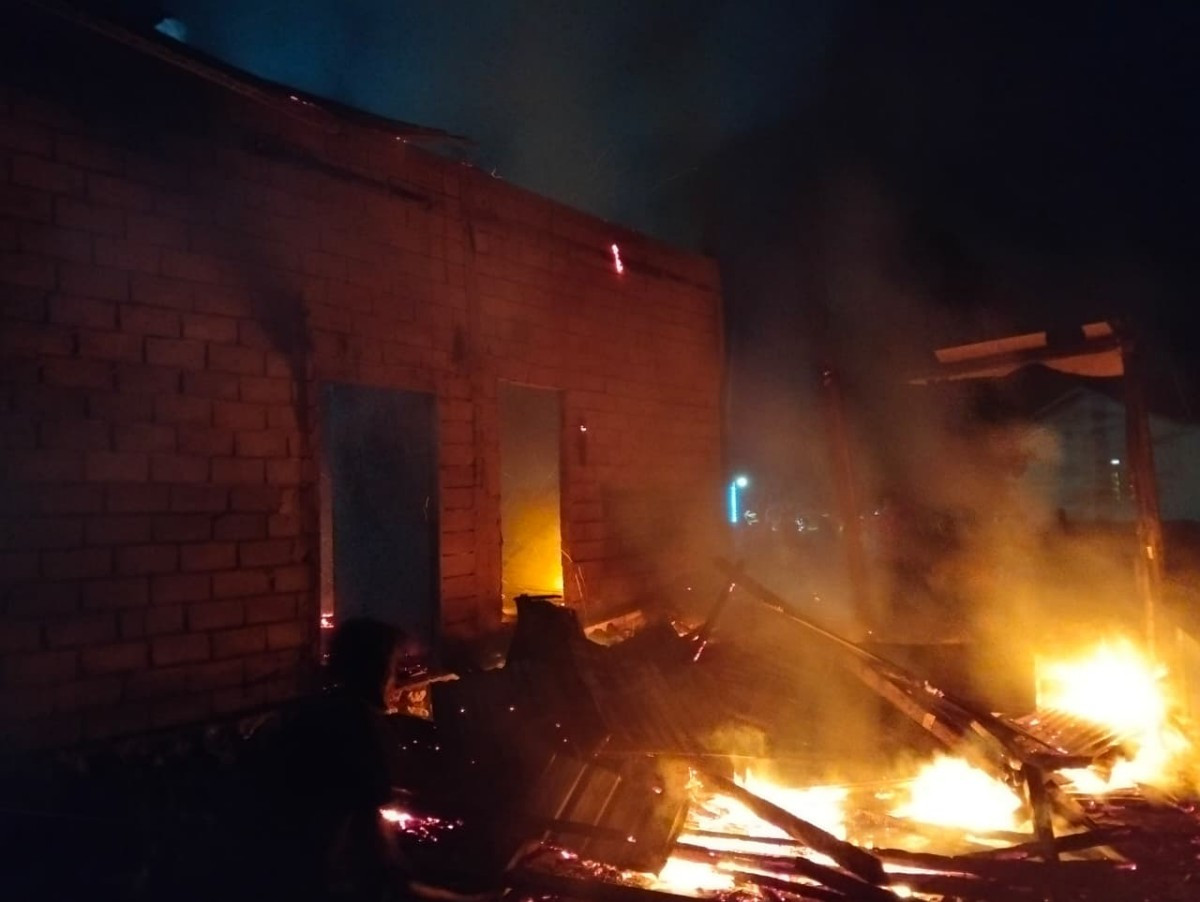 Polsek Ampibabo Tangani Kebakaran