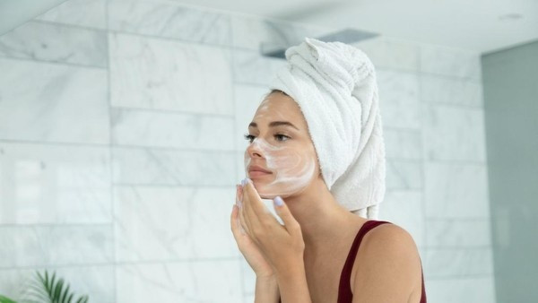 manfaat mencuci muka sebelum tidur