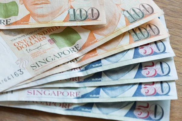 Rupiah tertekan
