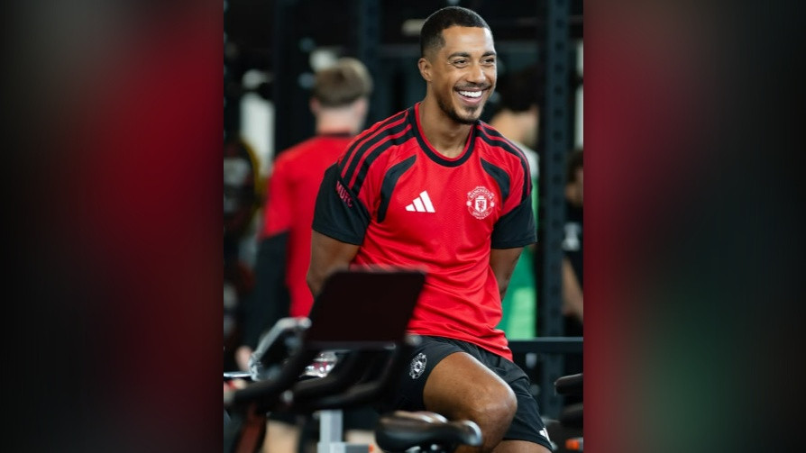 Youri Tielemans debut Manchester United