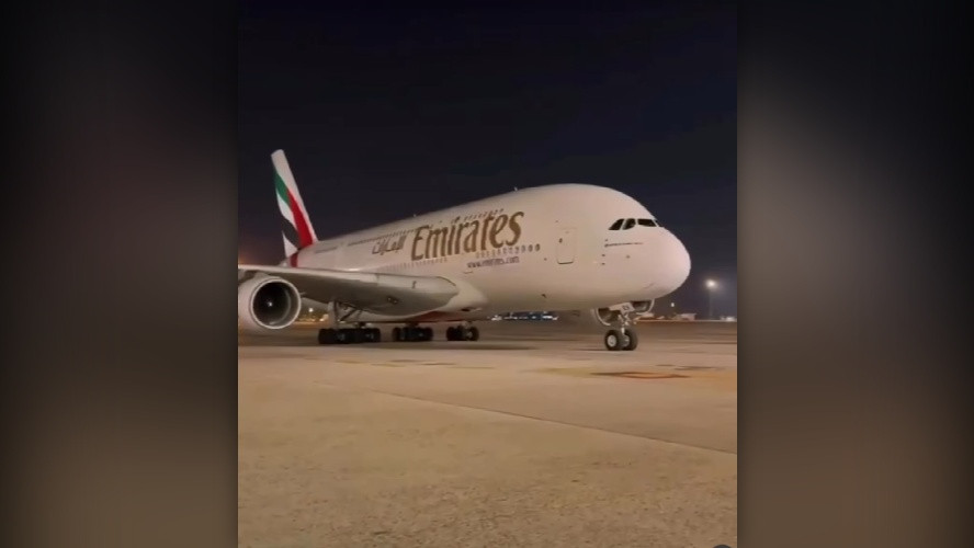 Pesawat Raksasa Emirates