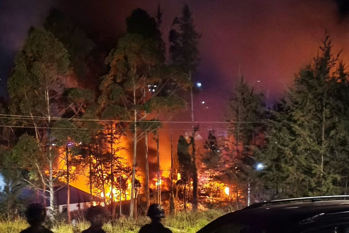 Pembakaran Kantor Puncak Papua