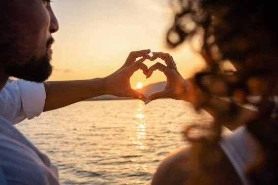 12 zodiak jatuh cinta