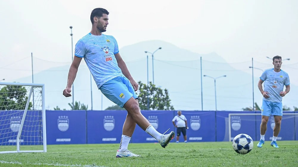 empat bek asing Persib