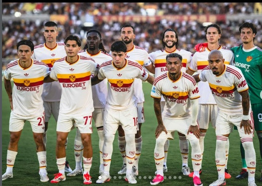 AS Roma Hancurkan Lecce