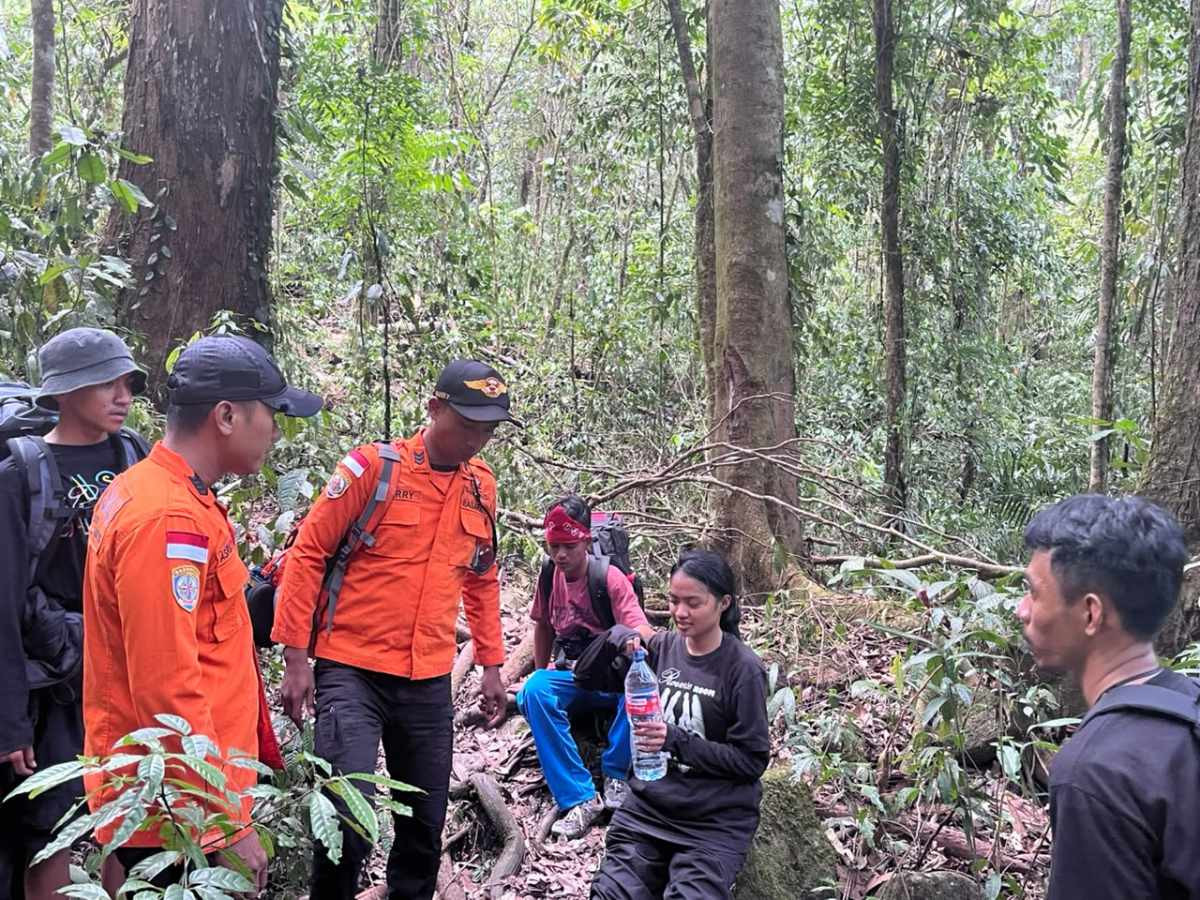 pendaki Gunung Nokilalaki