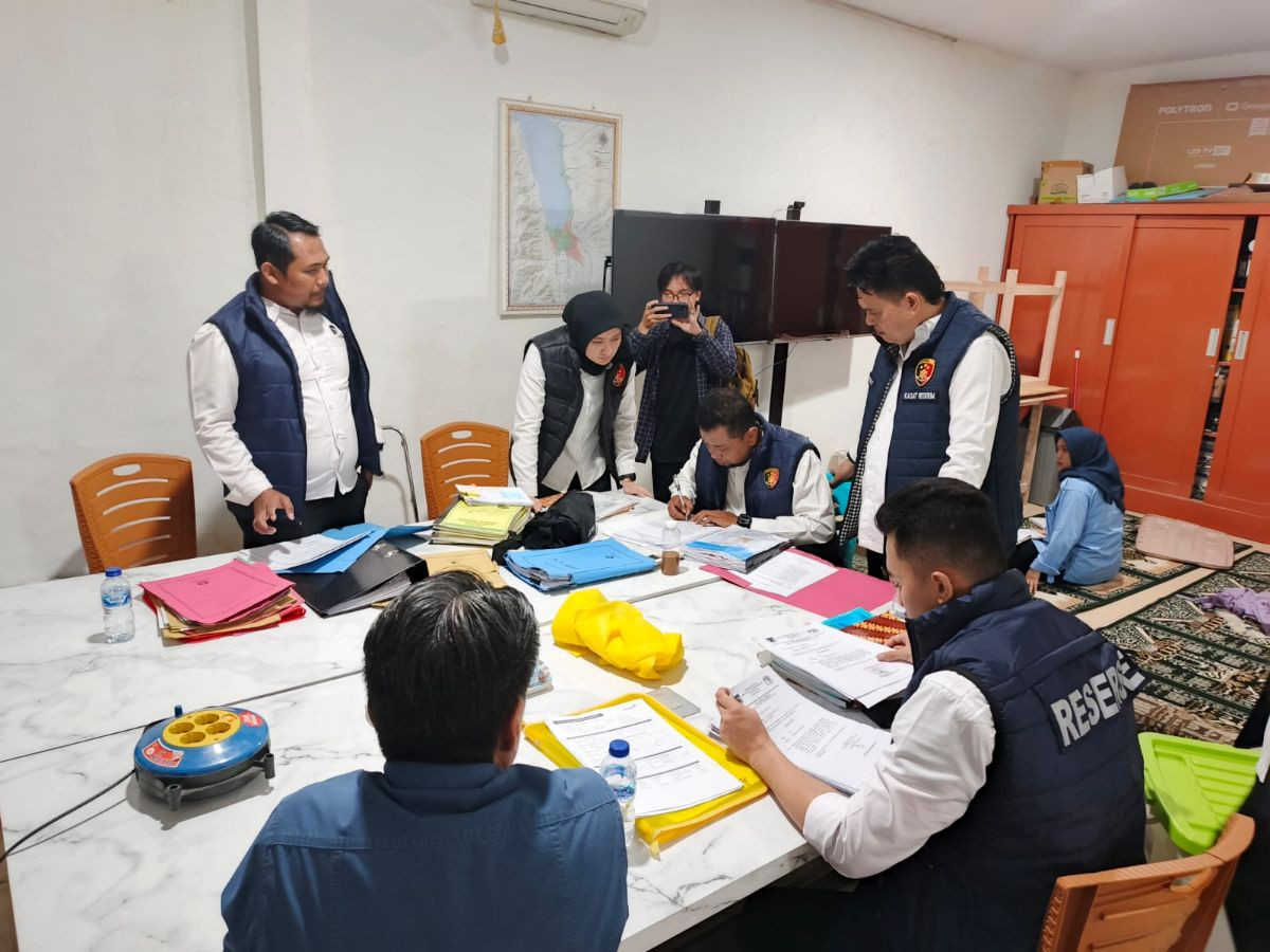 Polisi Geledah PDAM Palu